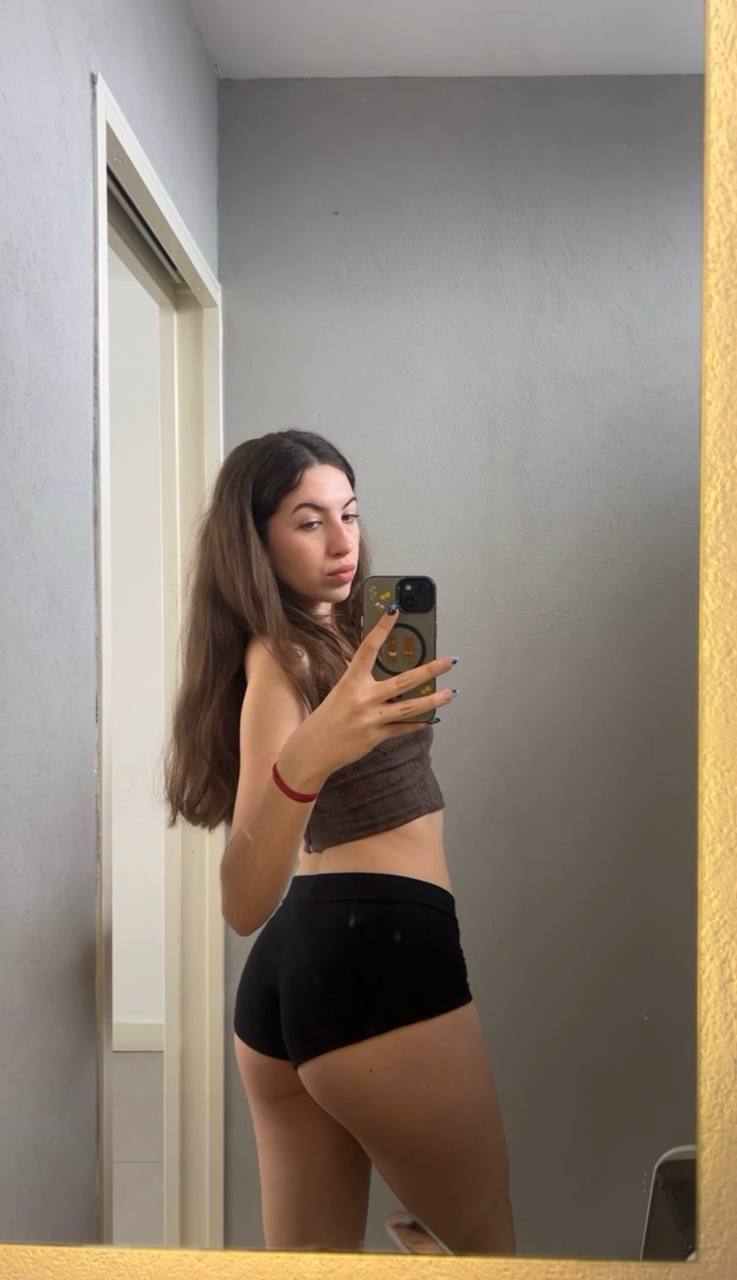 Amber in her underwear in Beijing