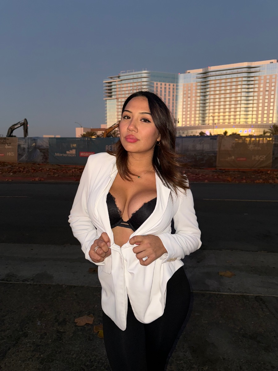 Take a pause and enjoy Ali Cruz — streaming from Beijing