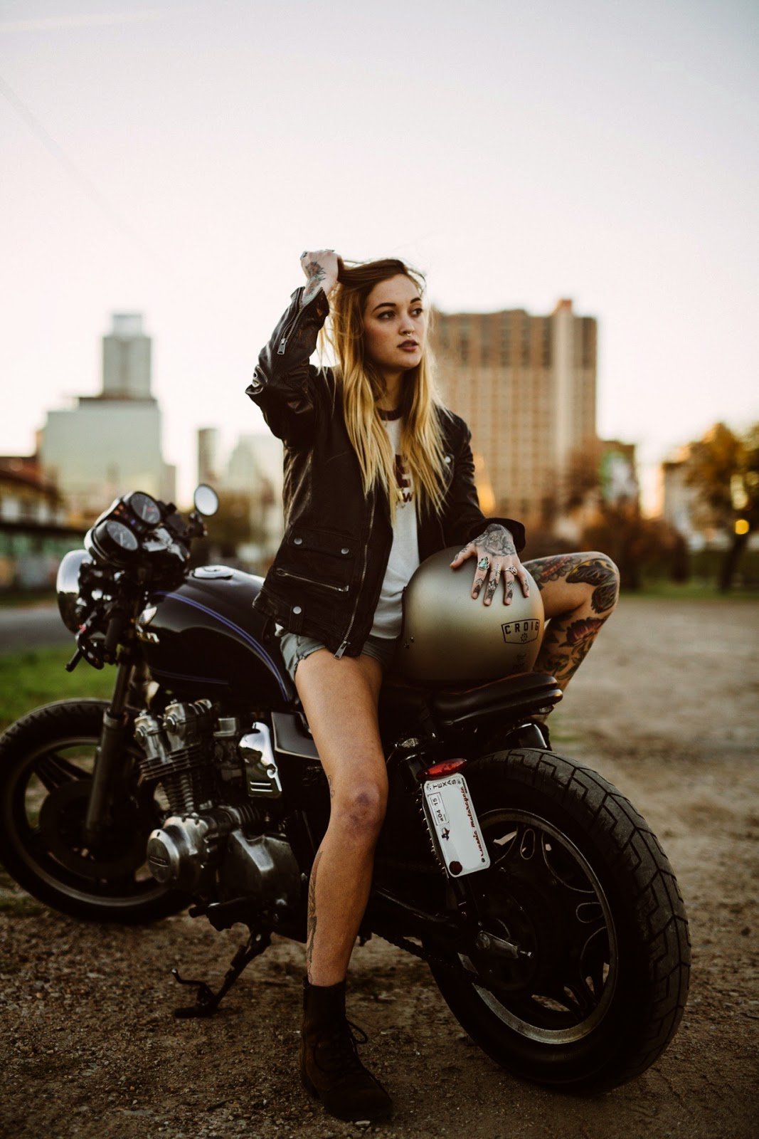Catch Beautiful girls and bikes online — enter chat