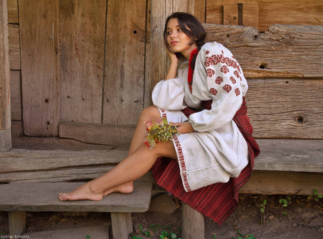 Fresh photos, fresh mood — Women in Slavic costumes online in Beijing