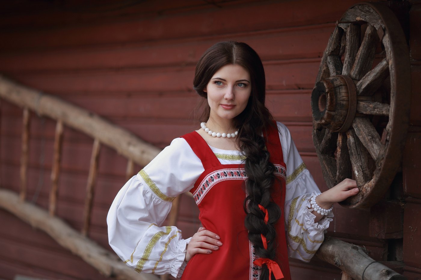 Girls in Slavic costumes’s look of the day — catch her live in Beijing